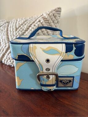 Roxy Blue Hibiscus Y2K Vintage Makeup Case